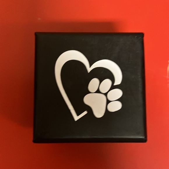 Dog Gold Tone Wraparound Adjustable Ring with Box - Picture 4 of 4